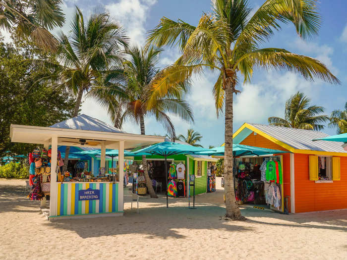 The beaches have several shops that sell souvenirs.