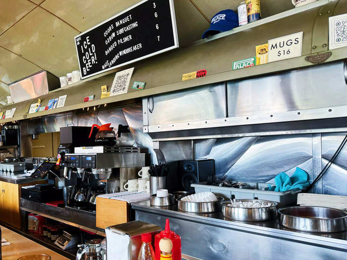 Inside the restaurant, there was a classic dining counter.