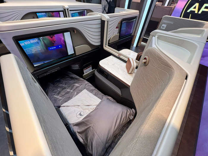 Airlines like Qatar and Turkish are upgrading their business seats as competition for the best premium cabin heats up | Business Insider India