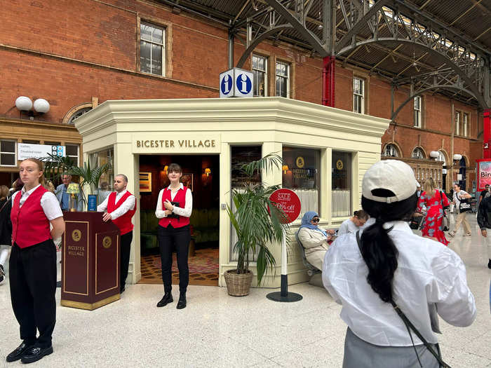 From the moment you arrive at the train station in London where you catch the train to Bicester Village, it feels like a premium experience. 