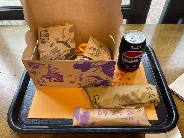 I ordered a Veggie Deluxe Box along with a cheesy roll-up from its Cravings Value Menu. 