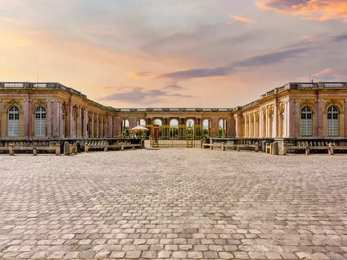 The architect, Stanford White, based the design on King Louis XIV