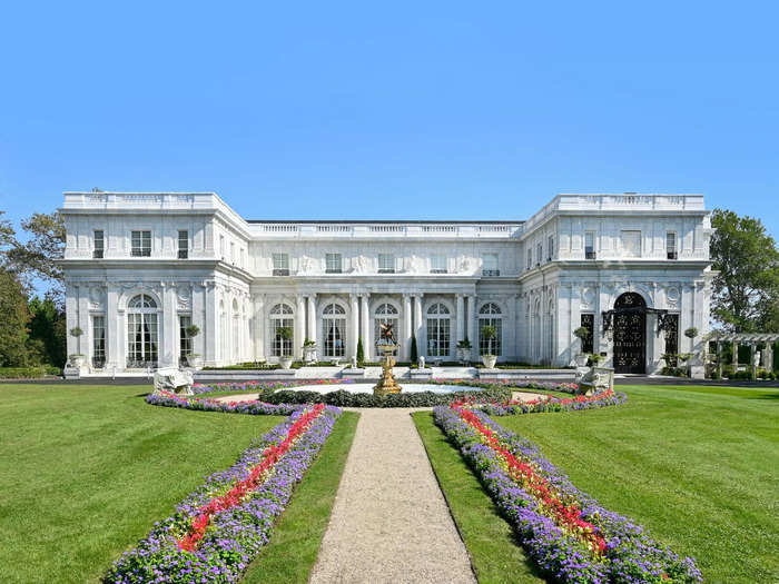 At 28,800 square feet, Rosecliff features 30 rooms.