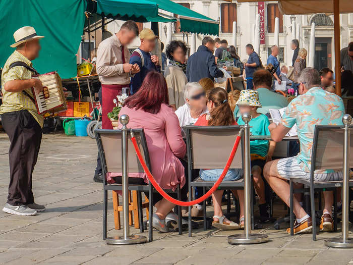 Packed restaurants and minimal public seating in the afternoon left me without lunch or a spot to rest.