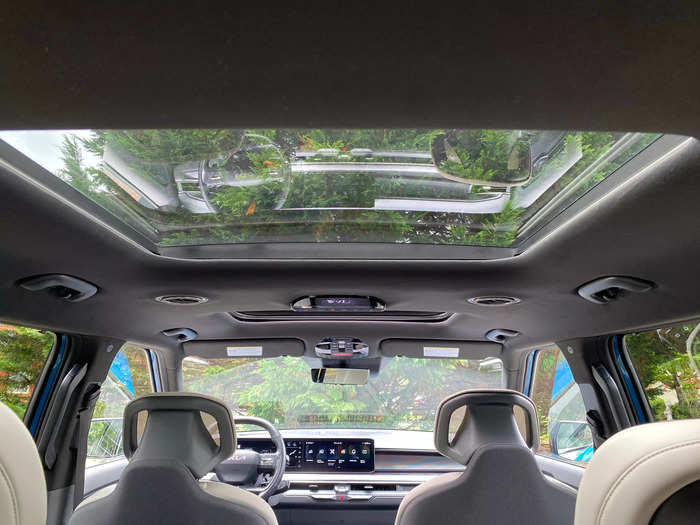 7. Dual sunroofs