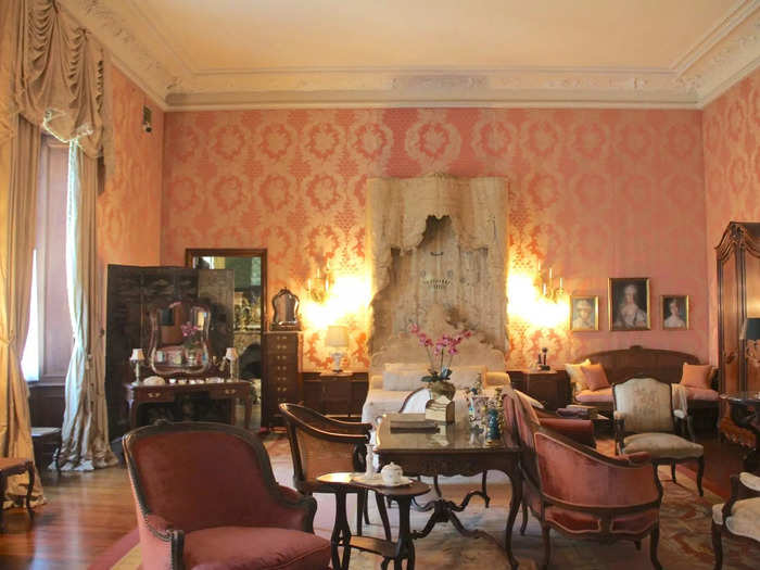 The guest bed still featured its original 18th-century lace canopy.