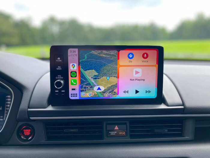 16. Apple CarPlay/Android Auto