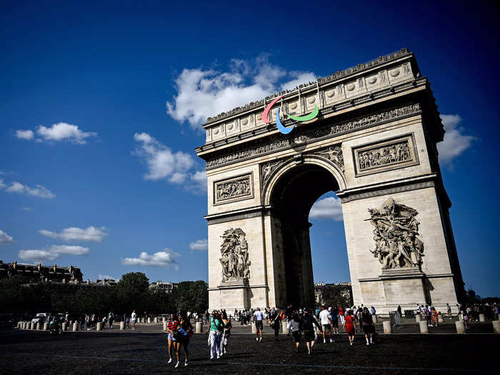 The Arc de Triomphe is now adorned with the Paralympic logo.