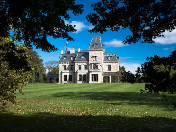 In the 1870s, George and Edith Wetmore remodeled Chateau-sur-Mer in the High Victorian style that remains preserved today. 