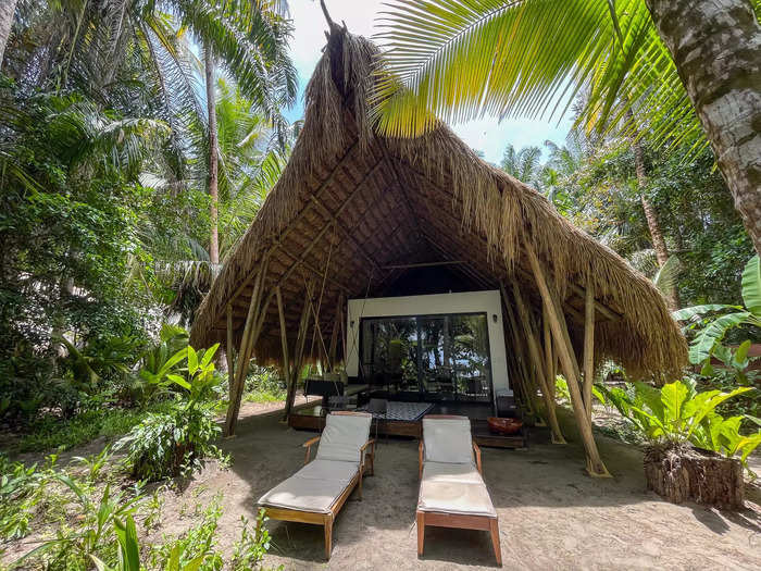 At the front of the casita, lounge chairs continued to entice guests to spend time outside. 