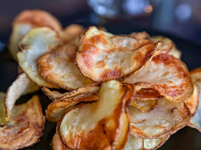 You can make your own potato chips with an air fryer.