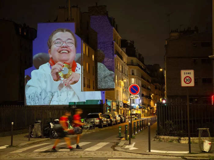 Another Parisienne Projections display showed a photo of France