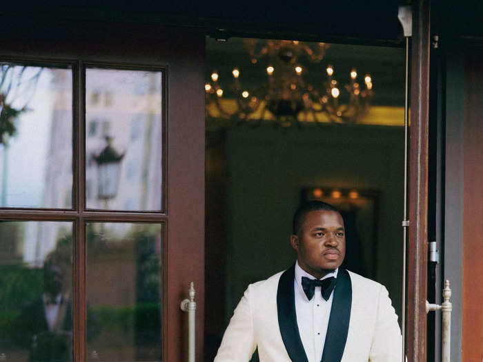 Jawon also kept his wedding look classic. 