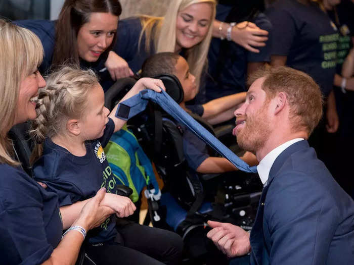 Less than two weeks ahead of his 34th birthday, Harry goofed around with the Riverside School Choir at the annual WellChild awards in London.