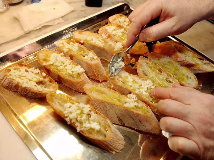 Pass on the garlic bread unless it is served in a traditional style.