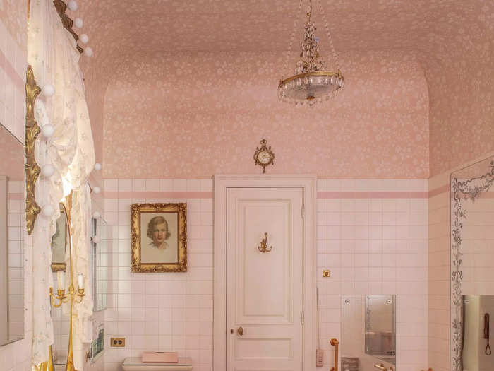 Her bathroom was decorated with "Mamie pink," a color popularized by first lady Mamie Eisenhower in the 1950s.