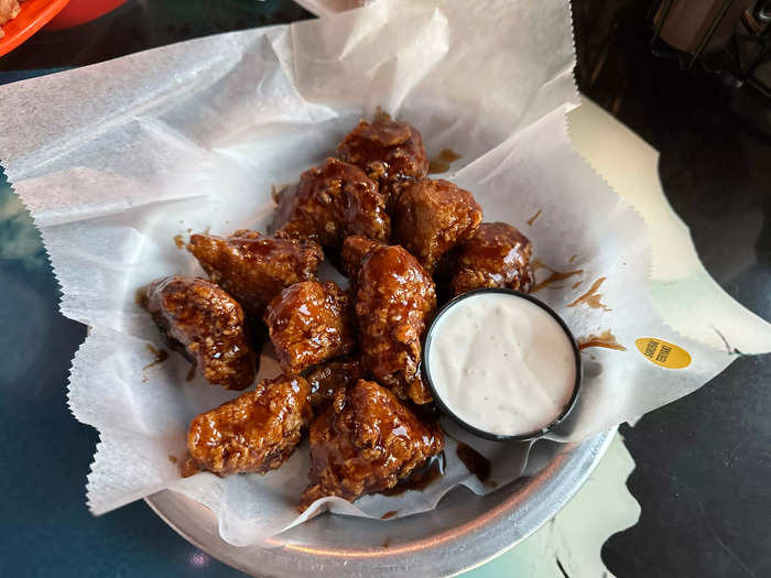 My boneless wings were so good that I daydream about going back to get more.