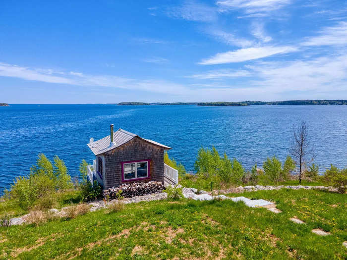 The property has its own well, so visitors are not reliant on the mainland for water.