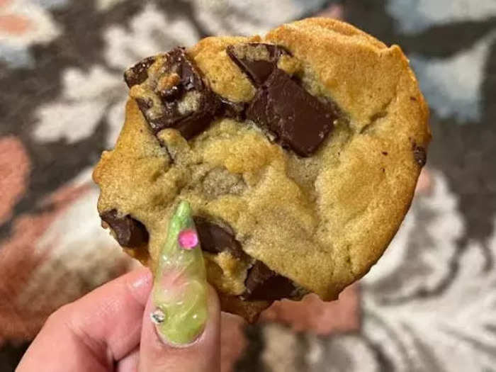 The chocolate-chunk cookie was average.