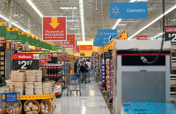 I'm a Walmart store manager in Texas. This is what my typical day looks ...