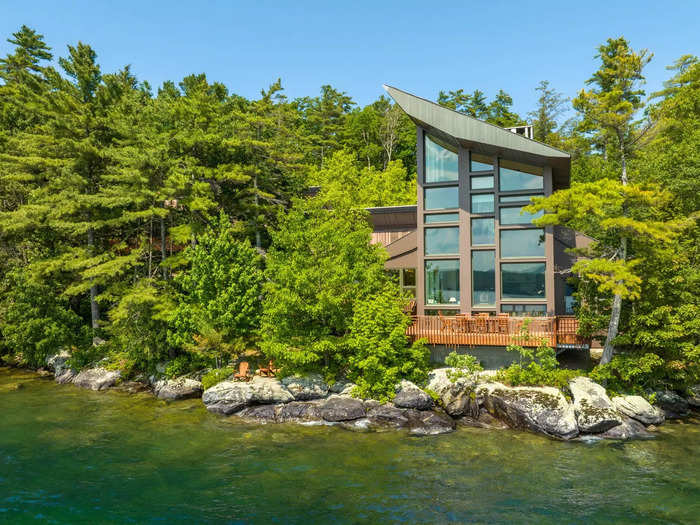 NEW HAMPSHIRE: 20 Wyman Drive in Wolfeboro