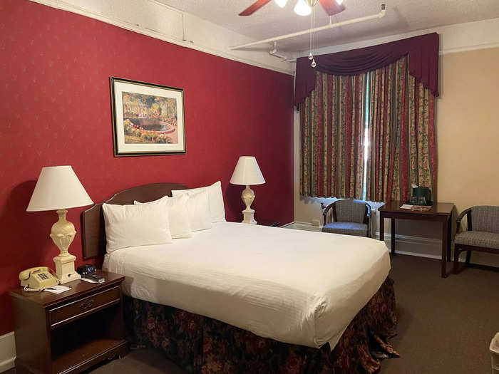 Both were three-star hotels, but after speaking to SilverLeaf Plus passengers who stayed at the closer hotel, it seemed like their rooms were a bit nicer with modern, hardwood floors and easier access to the mountain town.