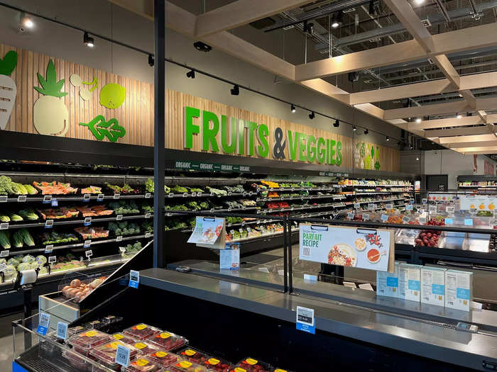 At first, this Amazon Fresh store looked like a lot of other grocery stores I