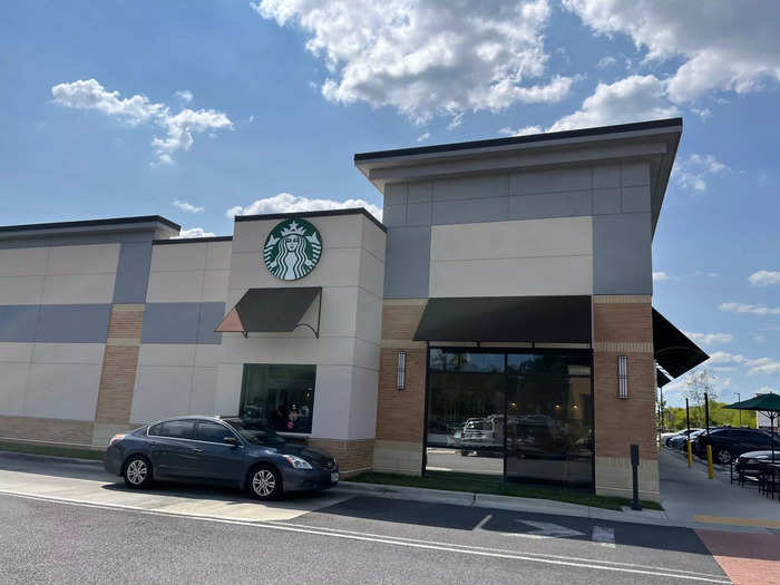 In the early afternoon, I stopped by a Starbucks in Waldorf, Maryland.