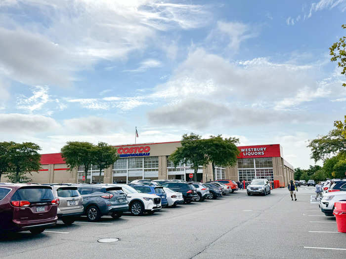 When I arrived, I was struck by just how large — and full — the parking lot was. I went on a Tuesday in the middle of the day, and it was a zoo.