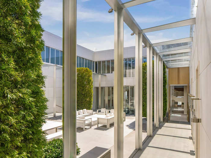 This central courtyard has seating for anyone looking to take in the LA sunshine.