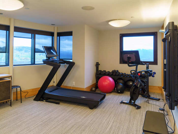 Guests can work out with mountain views.