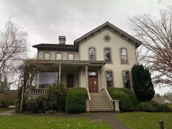 OREGON: Asahel Bush House