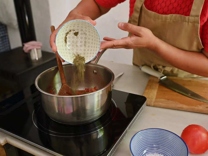 Cook the curry slowly.