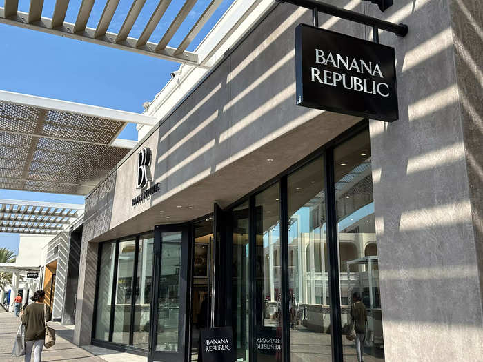 I began my search at Banana Republic and was impressed by the luxe layout of the store. 