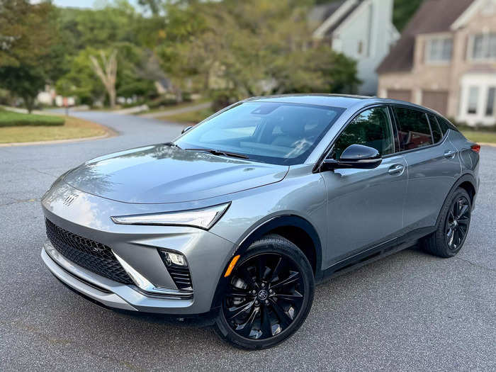 I recently spent a week behind the wheel of a 2024 Buick Envista Sport Touring SUV. 