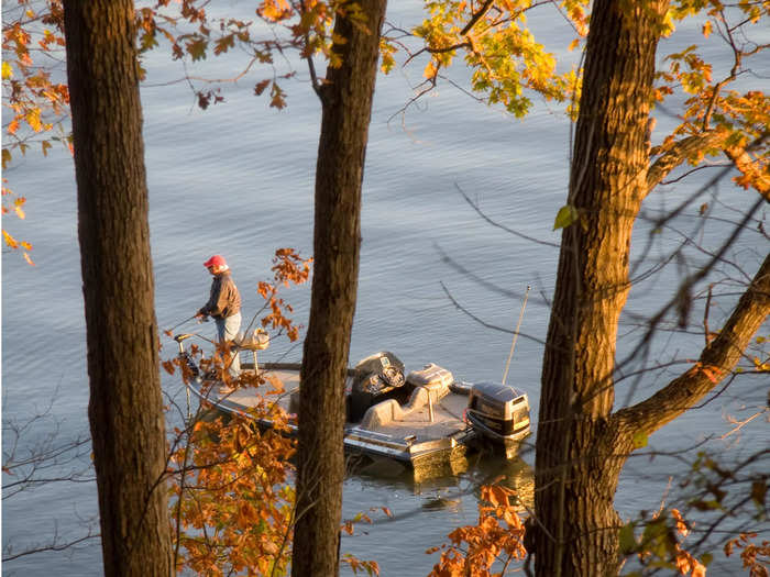 Fall foliage gives Missouri