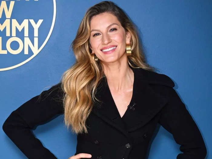 Gisele Bündchen is pregnant with her third child at 44.