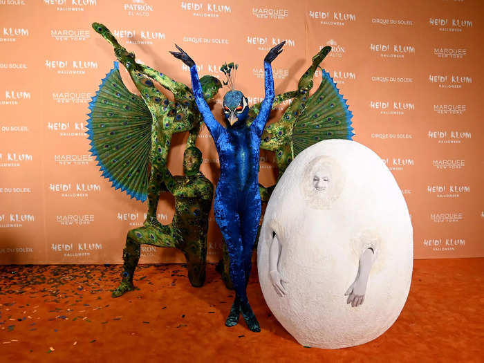 In 2023, Klum arrived dressed as a peacock with a full entourage, while Kaulitz dressed as an egg.