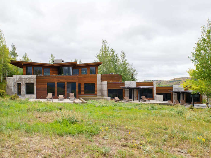 Unlike New York, luxury homes in Jackson Hole are short and wide. 