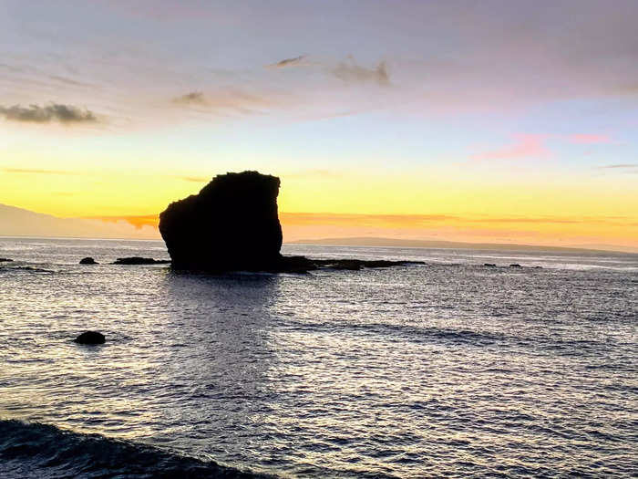 The sunrise at Puʻu Pehe on the Hawaiian island of Lānaʻi is enchanting. 