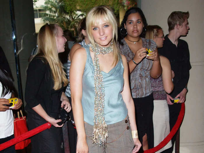 Skinny scarves were an unnecessary 2000s accessory.