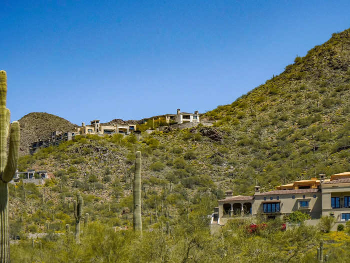 CEOs, entrepreneurs, and retirees tend to move to Scottsdale and Paradise Valley for full-time residency. 