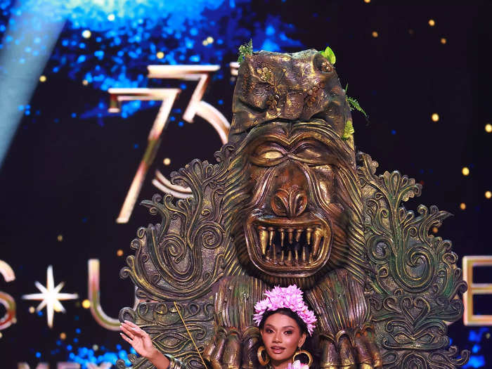 Miss Sri Lanka Melloney Dassanayake donned a sculpture on her back inspired by Sigiriya, a natural formation known as Lion Rock.