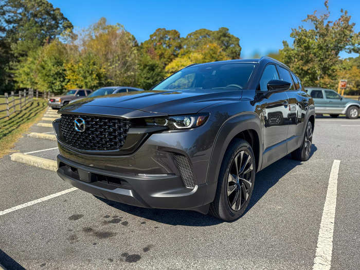 I recently spent a few days behind the wheel of a 2025 Mazda CX-50 Hybrid Premium Plus. 