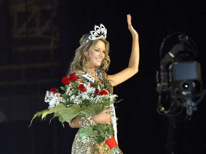 Jennifer Hawkins looked like a walking gold statue at the 2004 Miss Universe competition.