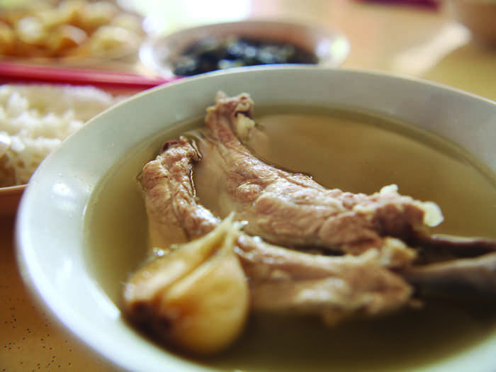 Simple and satisfying, we have pork ribs simmered in a peppery broth, another Singaporean delight.