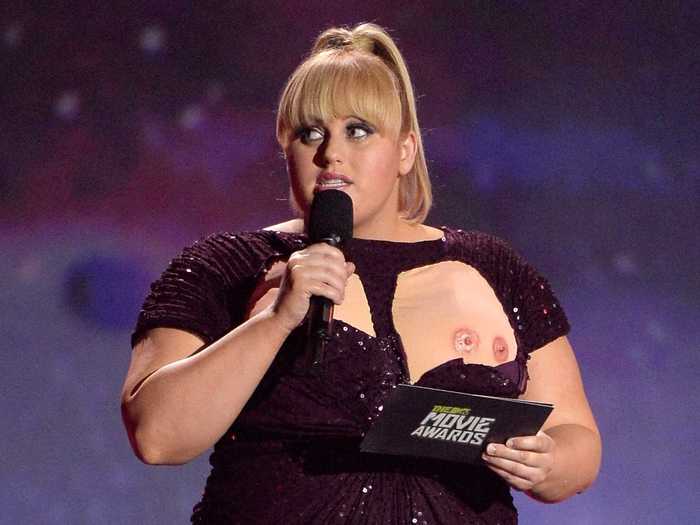 Later, while discussing body image, Rebel Wilson pulled down half her dress to reveal a fake breast with two nipples.