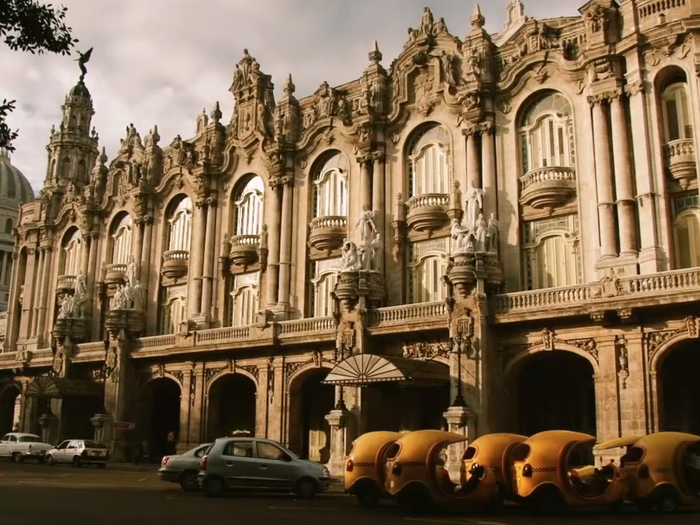 Yellow taxis line up outside Parque Central, a square featuring a monument to the independent leader José Martí, and bordering el Gran Teatro, which is home to the Cuban National Ballet. In the background you can see the Capitolio building.