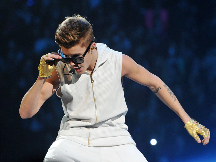 Sleeveless hoodie and gold fingerless gloves? Why not.