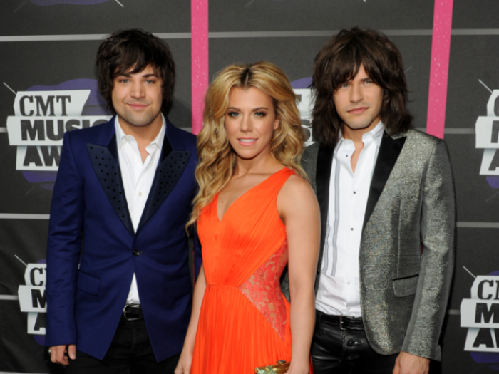 The Band Perry went for big hair.